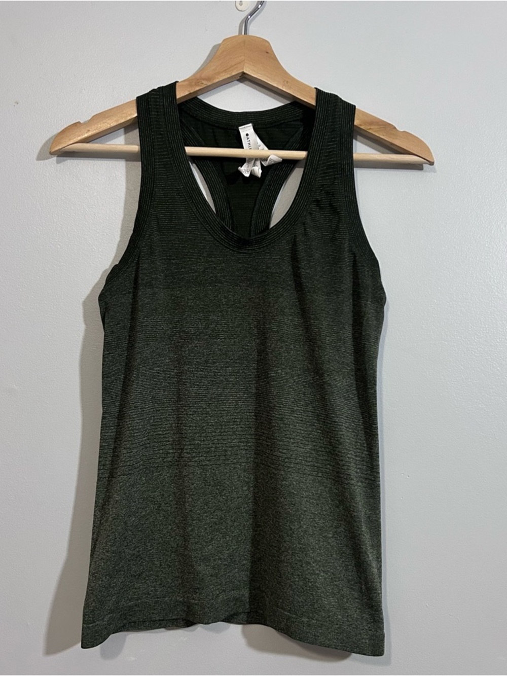 Athleta Momentum Seamless olive Tank XS